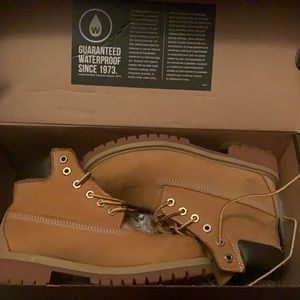 Loght worn timberland . Worn 2 times